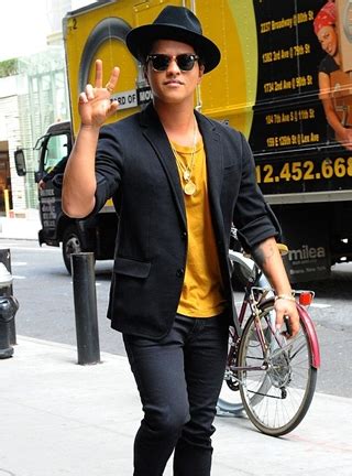 bruno mars grösse|Bruno Mars Body Measurements Height Weight Shoe。